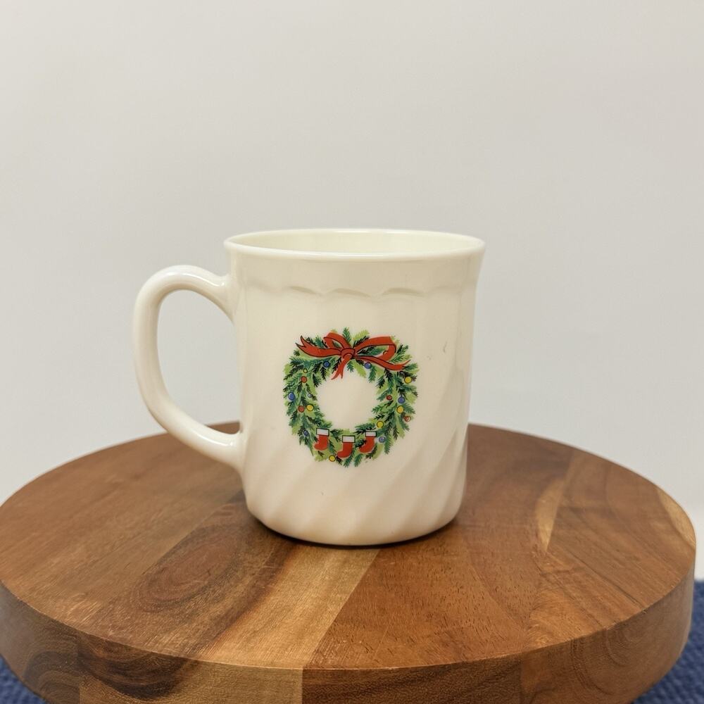 VTG Salem Porcelle France Holiday Christmas Tree & Wreath Milk Glass Mug/ Cup